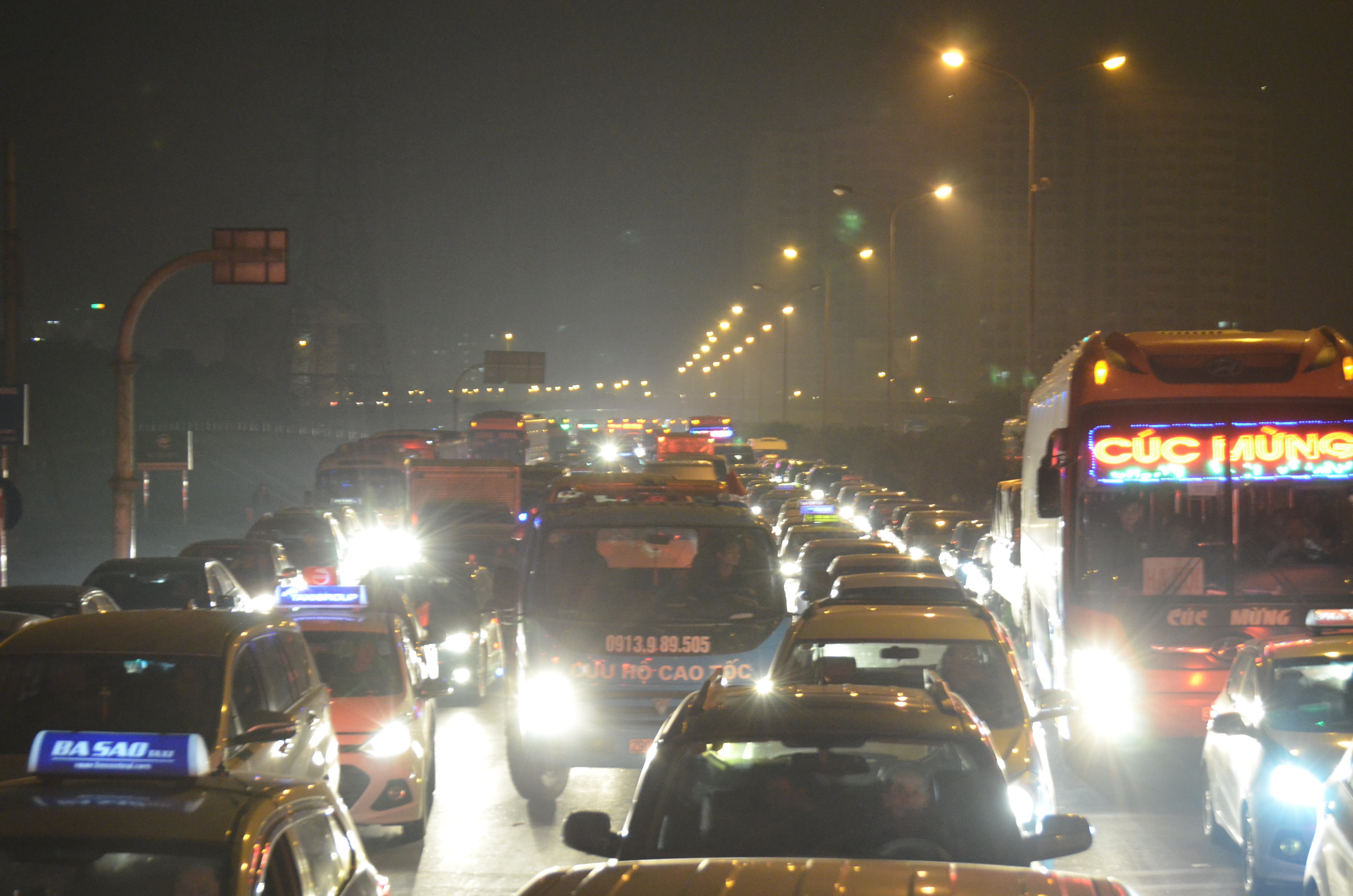 Tac duong ngay 28 Tet o Ha Noi anh 1