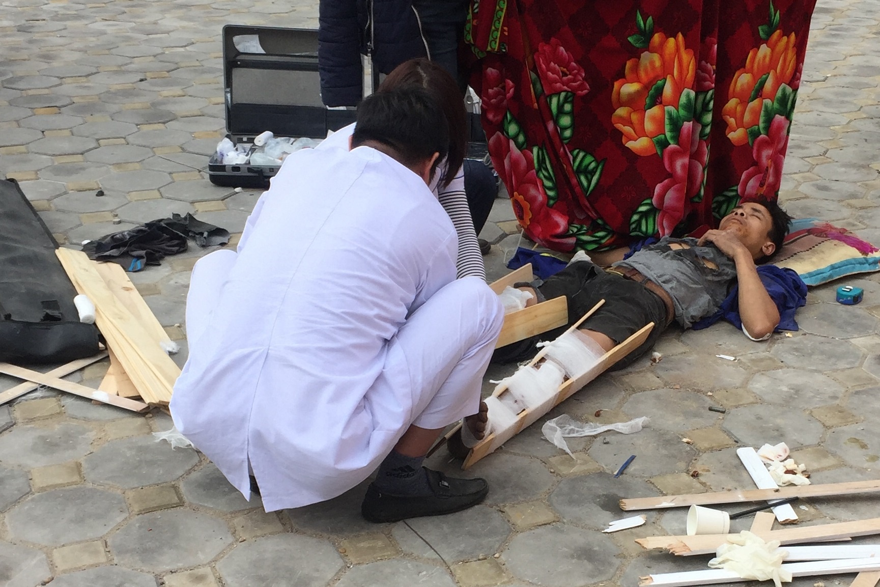 Tho han gay chan khi thung phuy tai ca phe xe buyt phat no hinh anh