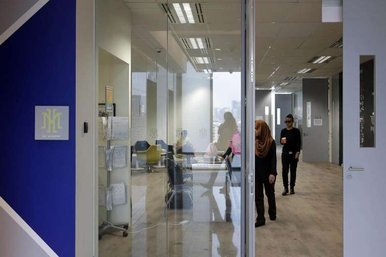 Nhieu truong tu o Singapore dong cua hinh anh