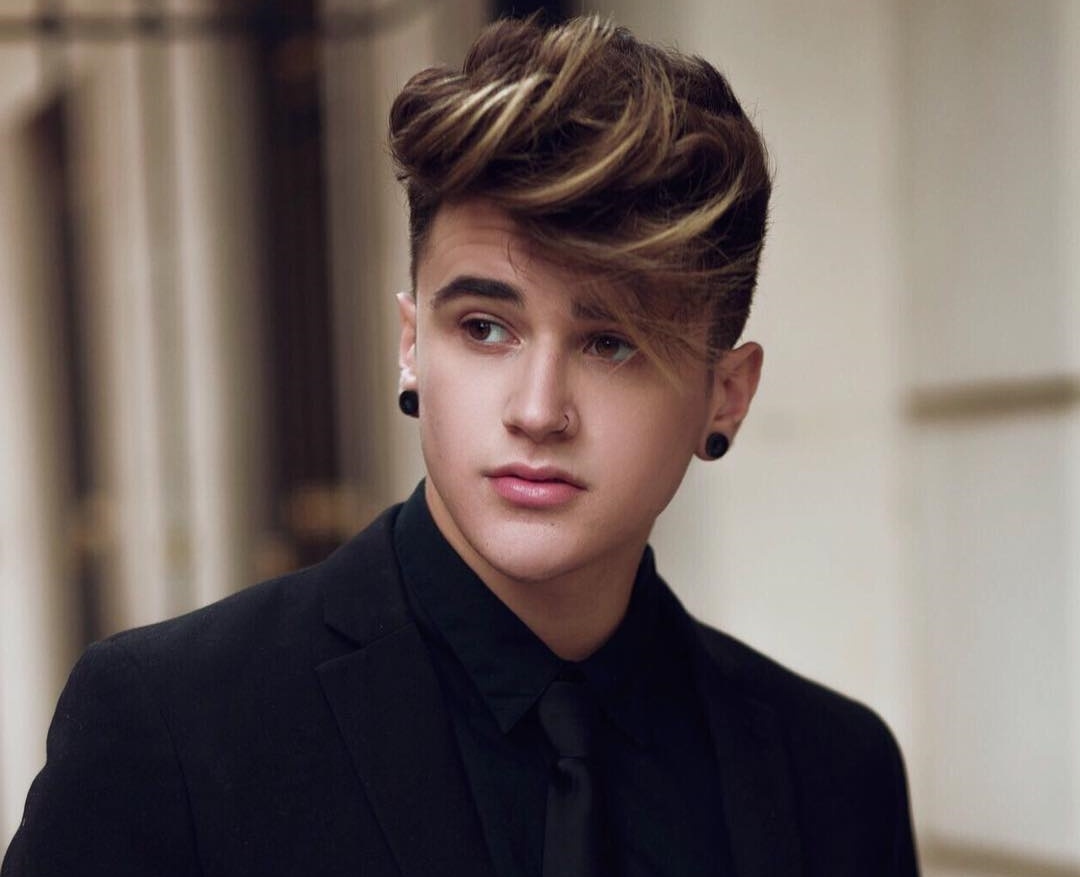 Hot boy Brazil giong Justin Bieber co 3 trieu fan tren mang hinh anh