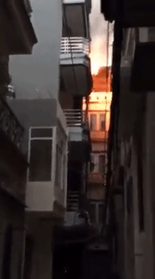 Hoa vang ma cung ram thang Gieng, nha 4 tang chay ngun ngut hinh anh