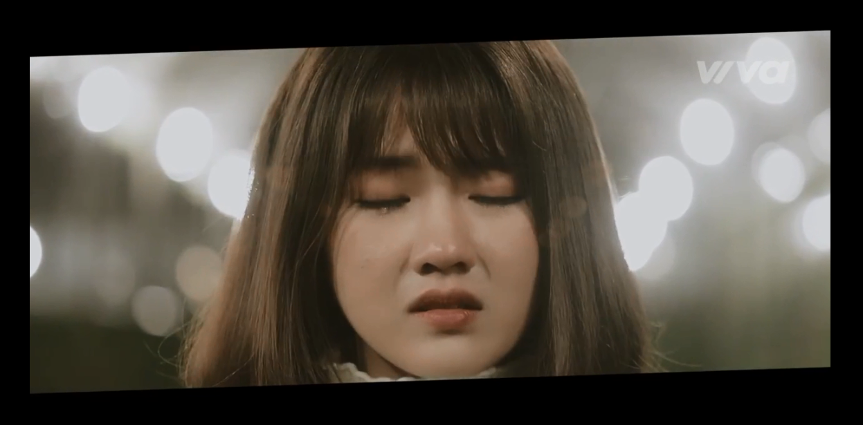 Kieu Trinh bat khoc trong MV 