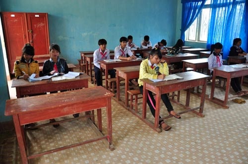 Vất vả ngăn học trò bỏ học ảnh 2 Vat va ngan hoc tro bo hoc anh 2