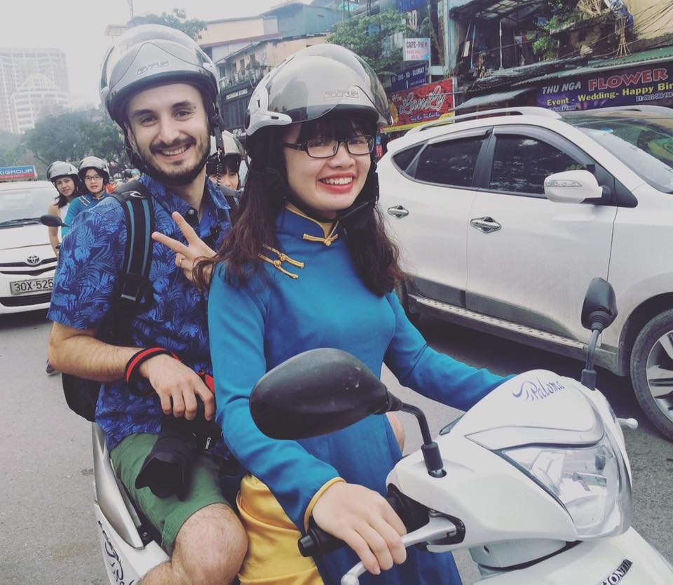 Nữ sinh chạy xe ôm ảnh 1 Nu sinh chay xe om anh 1
