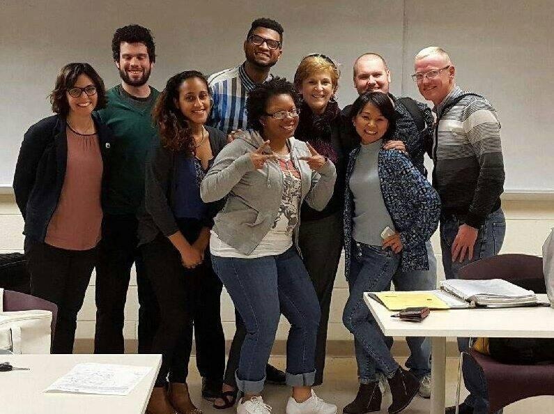 Nhan giu tre cho nguoi nuoc ngoai de du hoc hinh anh