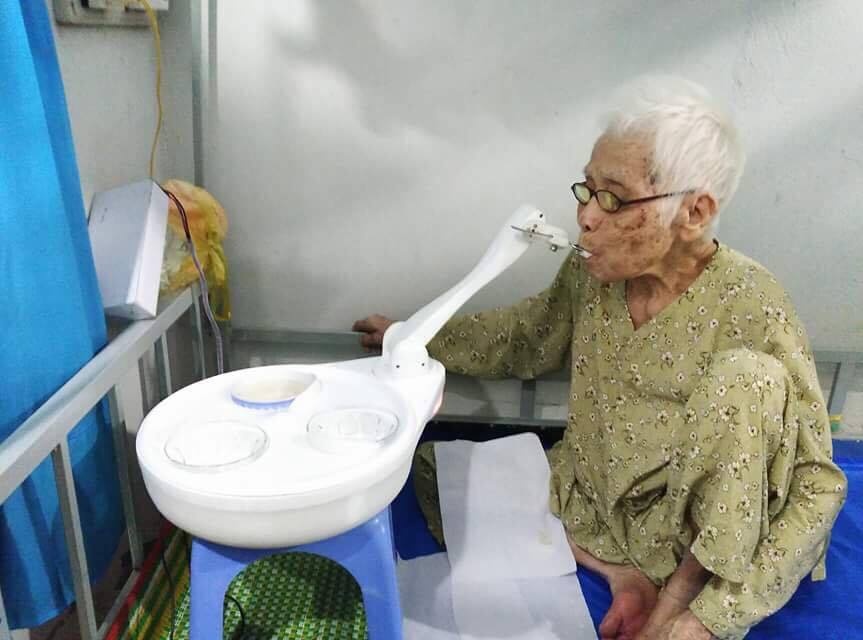 Sinh viên sáng chế máy đút ăn ảnh 3 Sinh vien sang che may dut an anh 3