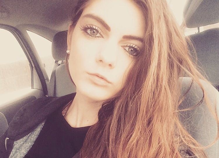 Co gai bi duoi viec vi 'hop lam nguoi mau hon' hinh anh