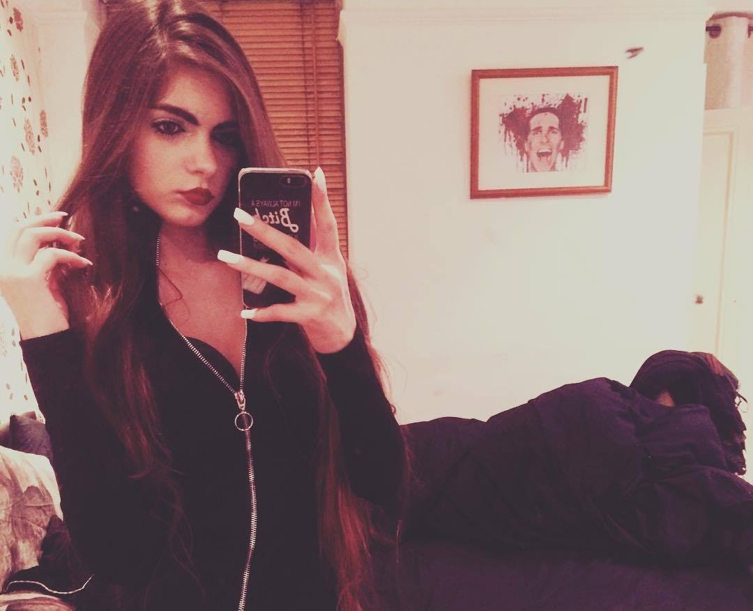 bị đuổi việc vì xinh đẹp ảnh 2 bi duoi viec vi xinh dep anh 2