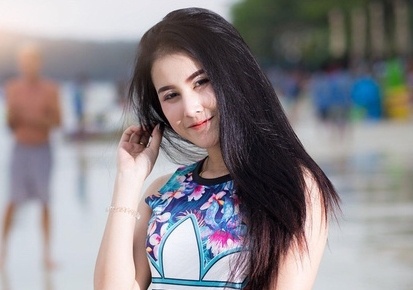 Co chu xe thit vien dong khach nho co ve ngoai xinh dep hinh anh