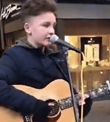 Man trinh dien duong pho cua cau be 15 tuoi gay bao mang hinh anh