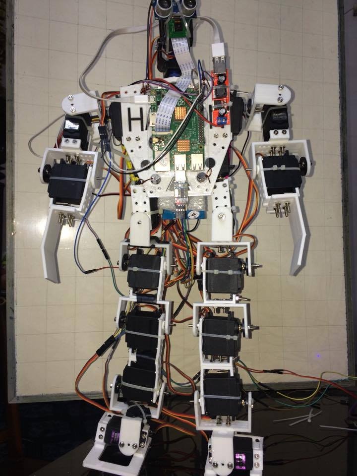 chàng trai suy thận chế tạo robot ảnh 2 chang trai suy than che tao robot anh 2