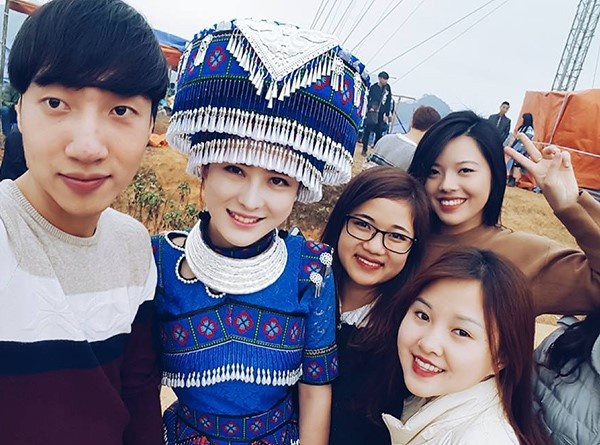 co gai bat ngo noi tieng mang anh 6