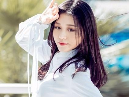 Nhung co gai bong dung noi tieng tren mang nam 2017 hinh anh
