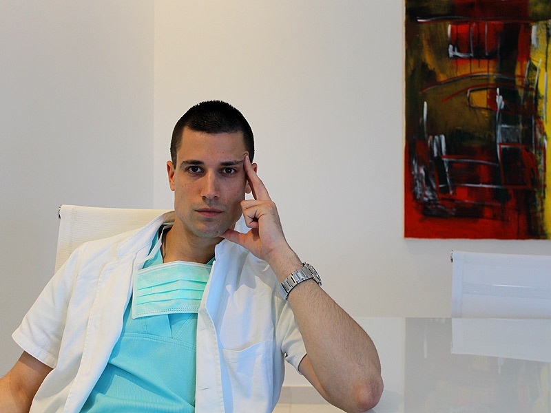 bac si dien trai quyen ru anh 1