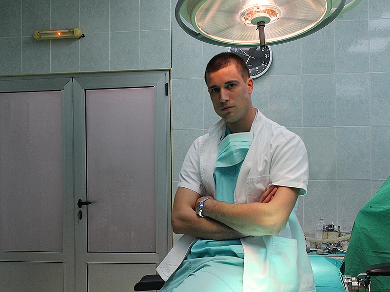 bac si dien trai quyen ru anh 4