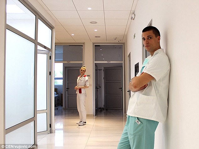 bac si dien trai quyen ru anh 7