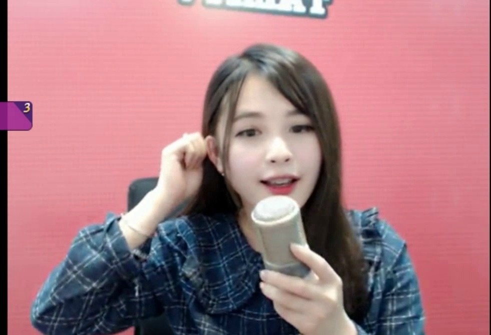 9X xinh đẹp với tài năng stream game ảnh 4 9X xinh dep voi tai nang stream game anh 4