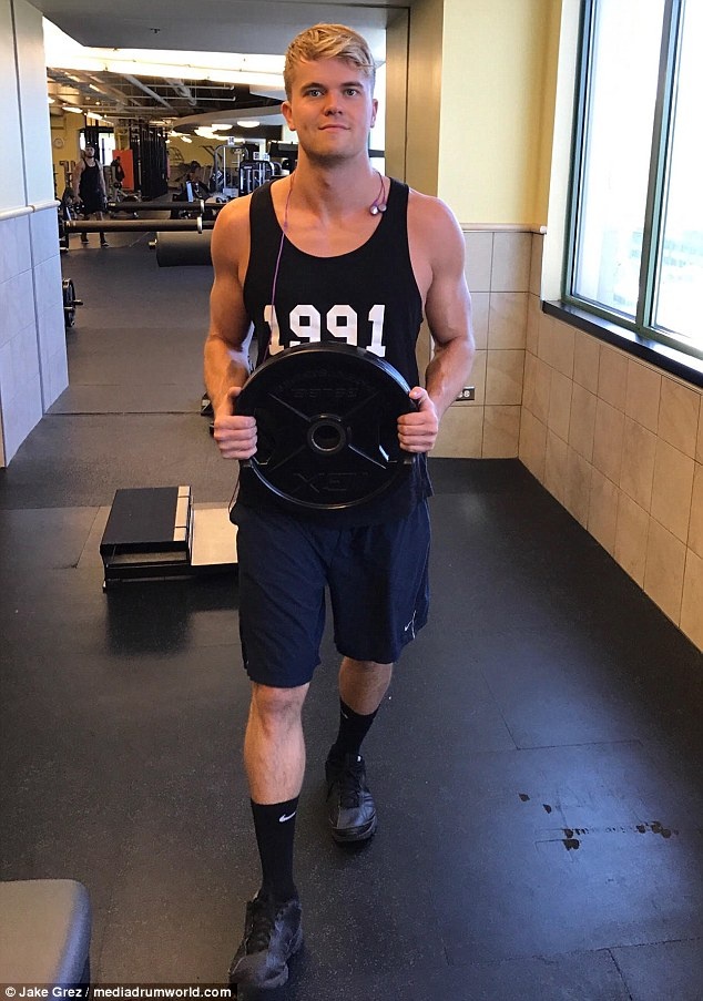 nam y ta dien trai anh 7