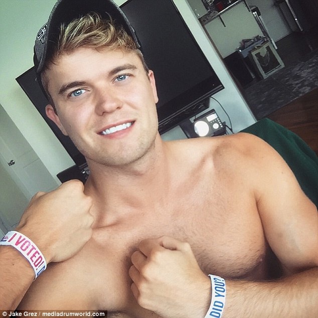 nam y ta dien trai anh 5