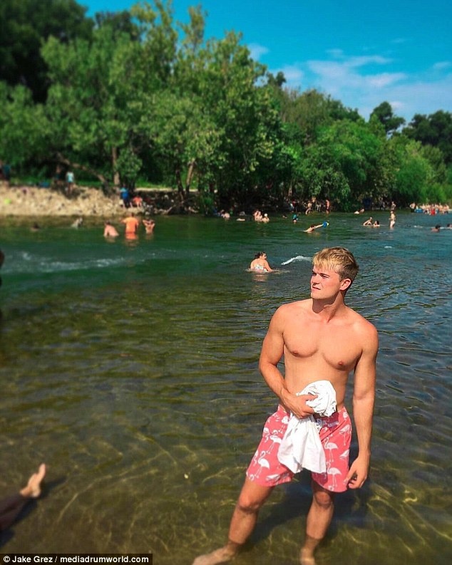 nam y ta dien trai anh 3