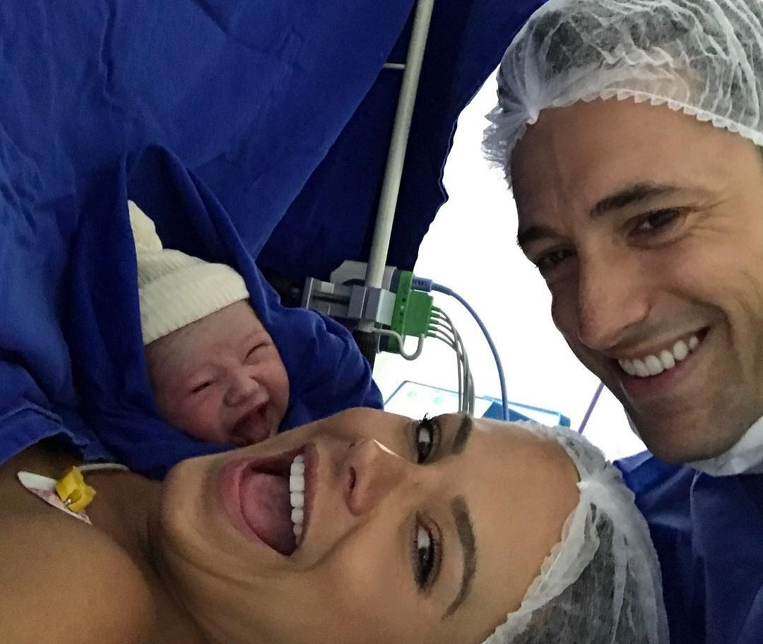 em be so sinh selfie anh 1