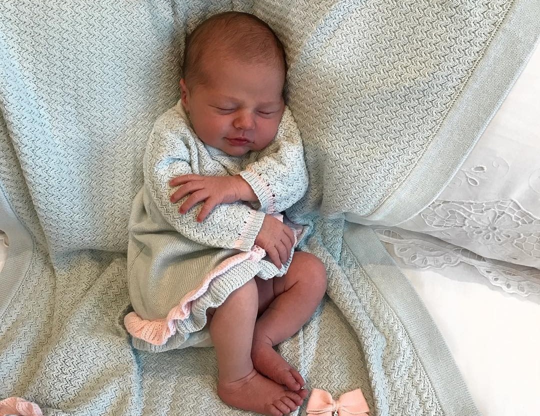 em be so sinh selfie anh 2