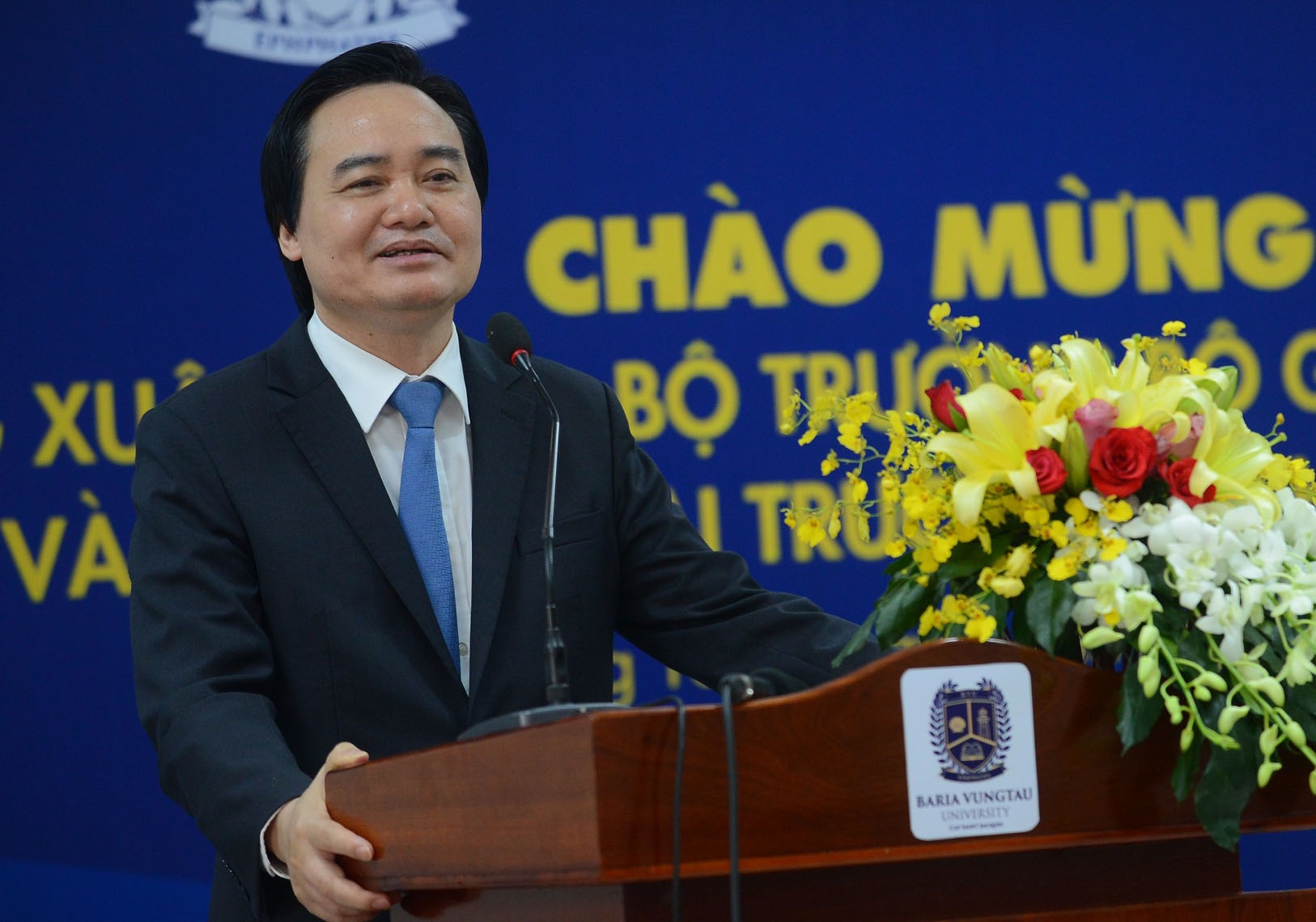 'Truong dai hoc phai quan tam giang vien, nhat la luong bong' hinh anh