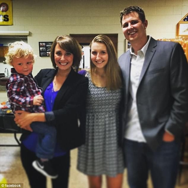 chị em bị cấm ôm nhau ảnh 2 chi em bi cam om nhau anh 2