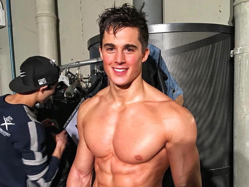 Thay giao noi tieng tren mang: 'Dep trai la mot bat loi' hinh anh