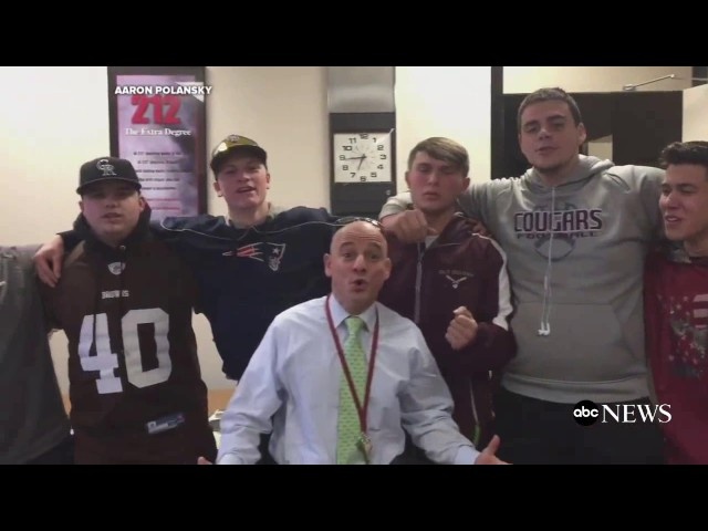 Giam thi truong My hat nhac che de thong bao nghi hoc hinh anh