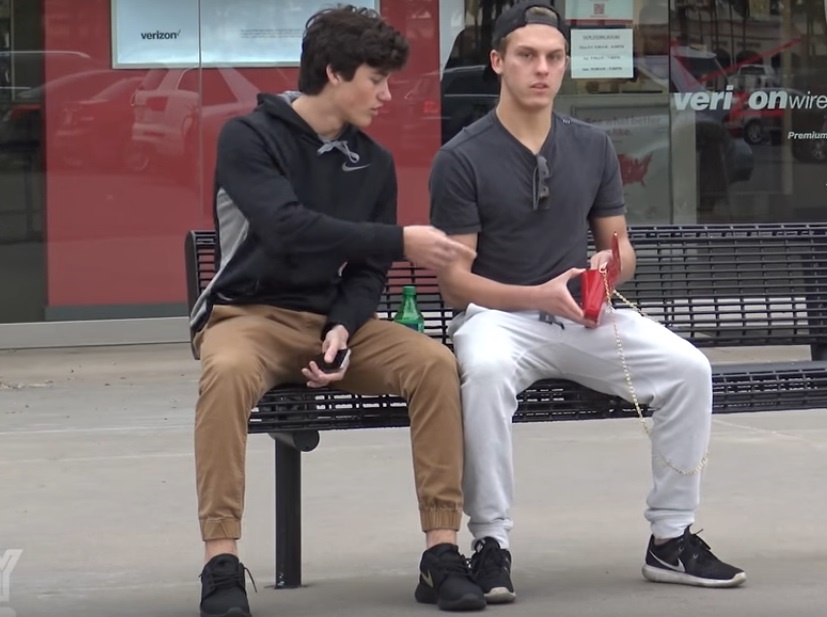 cô gái giả vờ quên túi ảnh 1 co gai gia vo quen tui anh 1