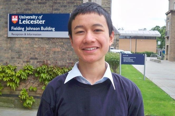 Nam sinh 14 tuoi duoc nhan lam giang vien dai hoc hinh anh