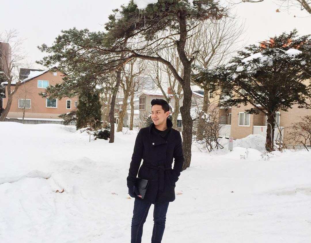 nam tiep vien nhay trong may bay anh 7