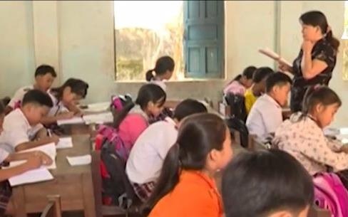 Hang tram hoc sinh Quang Ngai phai quy hoc giua lop hinh anh