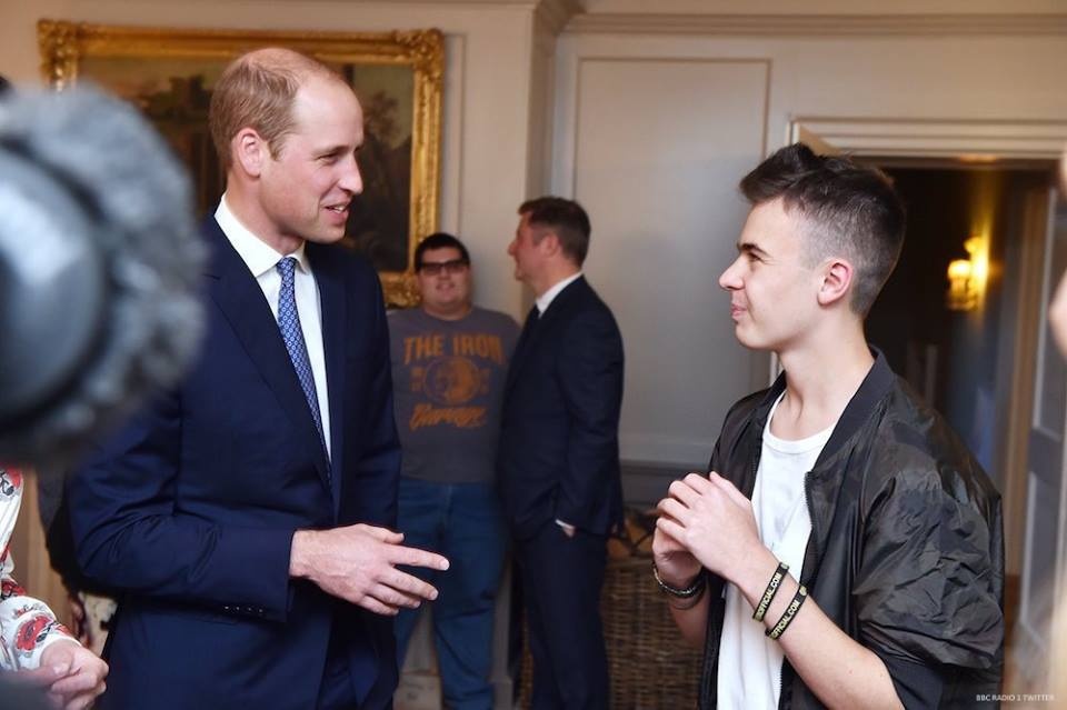 clip sinh nhat cua chang trai u nao anh 5