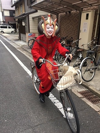 trang phuc tot nghiep anh 8