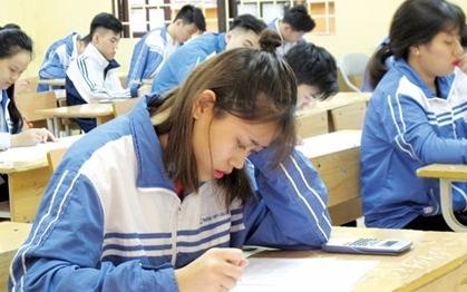 Hoc sinh do dan vi sang thi Khoa hoc tu nhien, chieu lam Ngoai ngu hinh anh