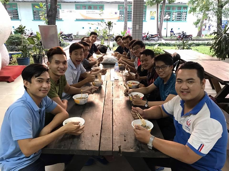 Sinh viên làm máy bán hàng tự động ảnh 2 Sinh vien lam may ban hang tu dong anh 2