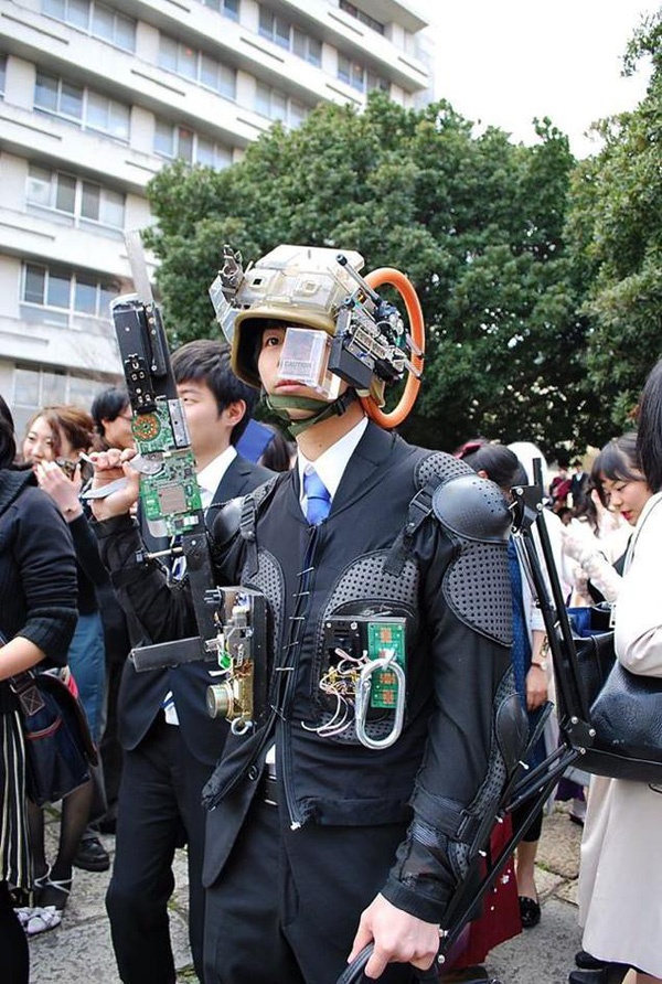 trang phuc tot nghiep anh 10