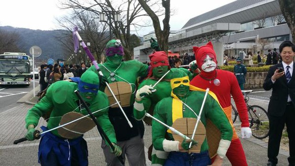 trang phuc tot nghiep anh 9