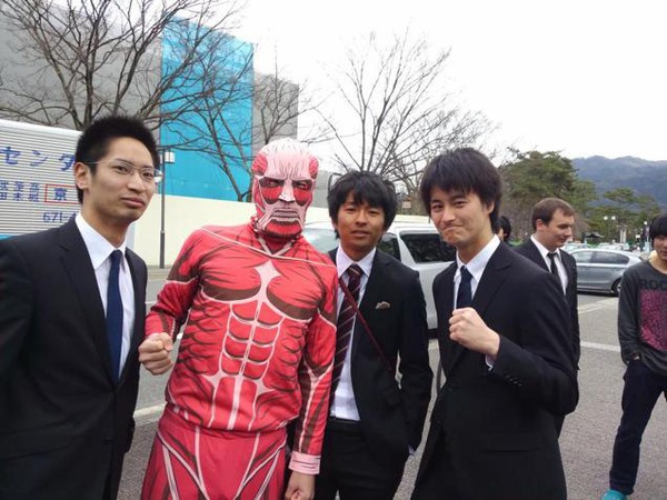 trang phuc tot nghiep anh 13