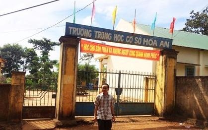 Mot huyen thua 637 giao vien, hieu pho hinh anh