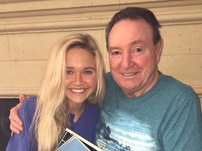 Nguoi ong danh nhieu nam lam qua sinh nhat tang chau gai hinh anh