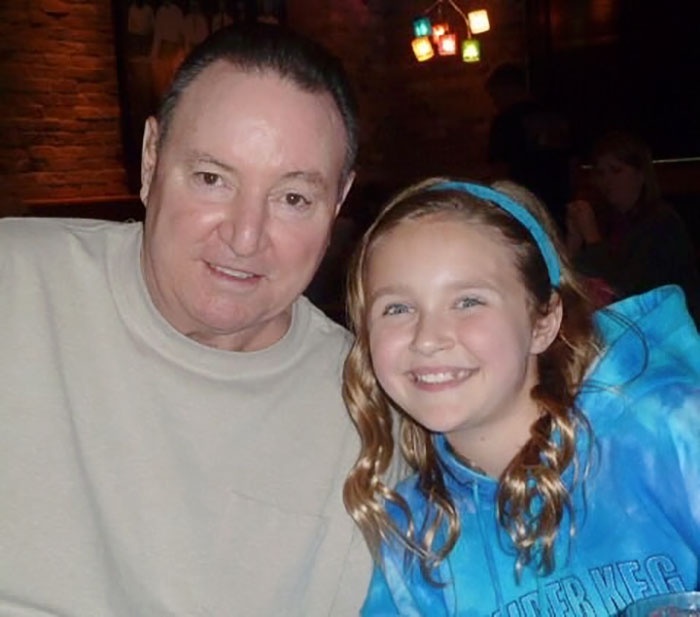 món quà xúc động ông tặng cháu gái ảnh 4 mon qua xuc dong ong tang chau gai anh 4