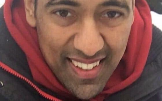 Chang trai tu ky doi lai cong bang sau khi bi si nhuc hinh anh