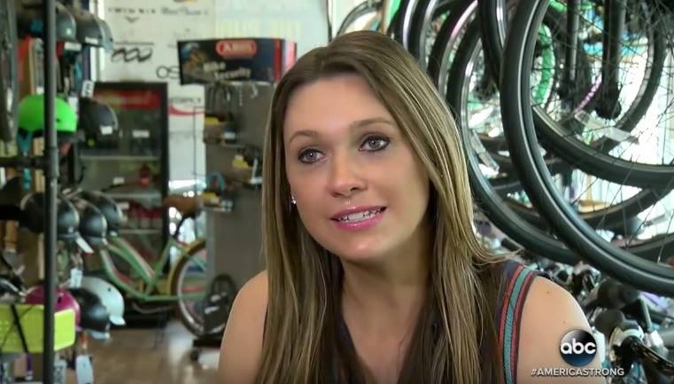 Co giao giup hoc sinh ngheo co xe dap moi hinh anh