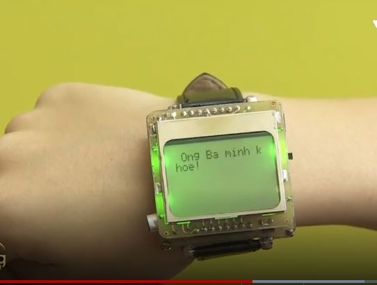 nu sinh sang che dong ho thong minh anh 2