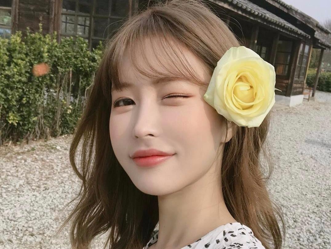 Quan ca phe dong khach nho nu nhan vien xinh nhu hot girl hinh anh