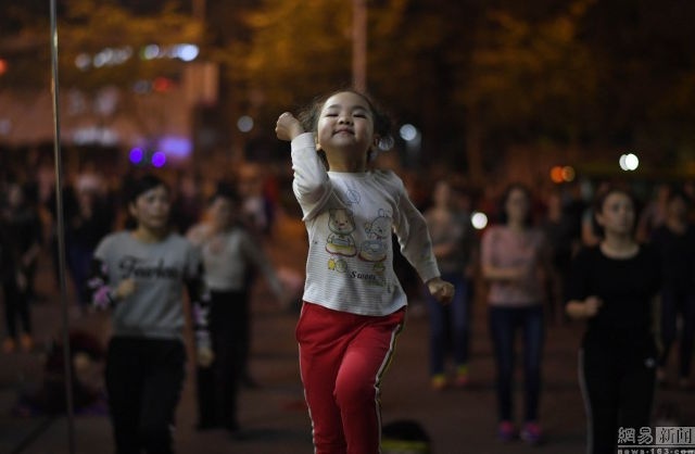 cô bé dạy nhảy nổi tiếng Trung Quốc ảnh 1 co be day nhay noi tieng Trung Quoc anh 1