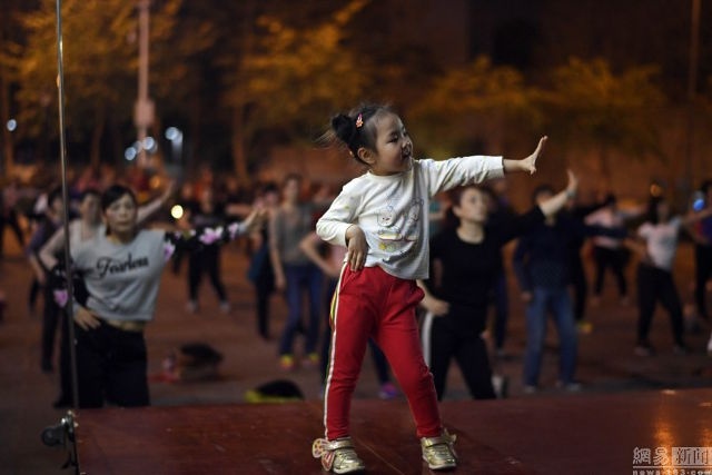 cô bé dạy nhảy nổi tiếng Trung Quốc ảnh 3 co be day nhay noi tieng Trung Quoc anh 3